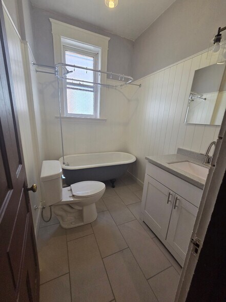 Building Photo - 3453 Iowa Ave