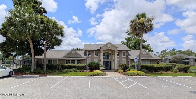 Building Photo - 10200 Belle Rive Blvd