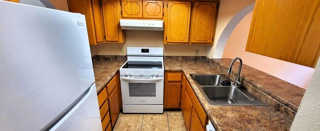 Building Photo - AFFORDABLE 3 BEDROOM, 2.5 BATH TOWNHOME IN THE HEART OF TEMPE!