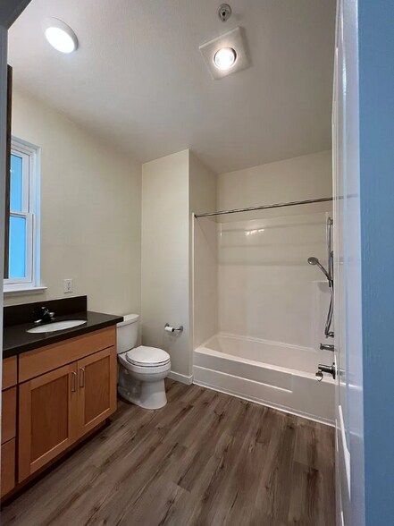 Building Photo - 251 High St