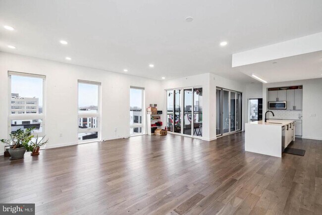 Building Photo - 1501 N 31st St