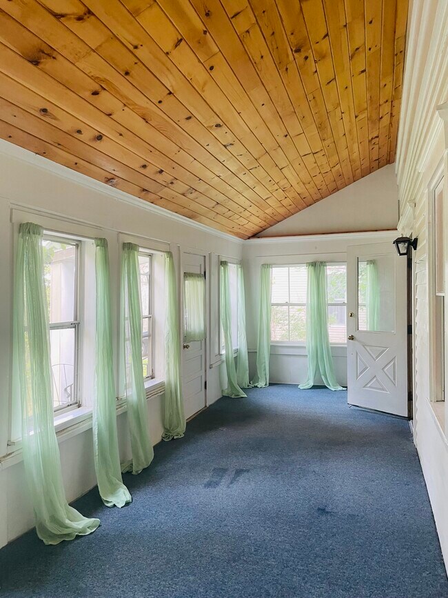 Building Photo - 38 Church St