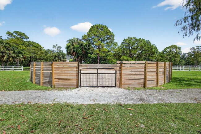 Building Photo - 17218 Shetland Ln