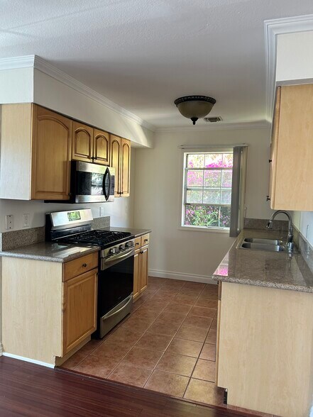 Building Photo - 1825 Keeler St