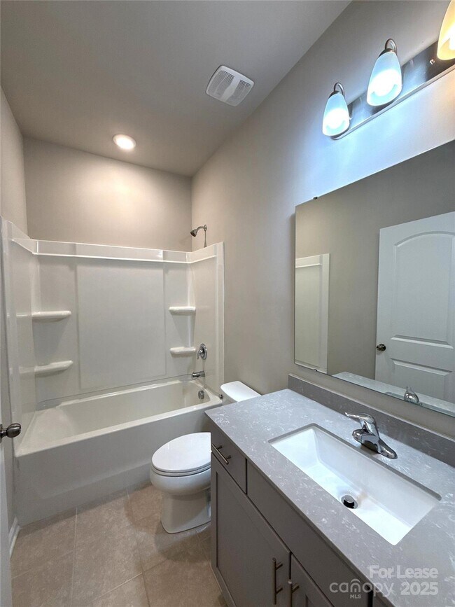 Building Photo - 1138 Doveridge St