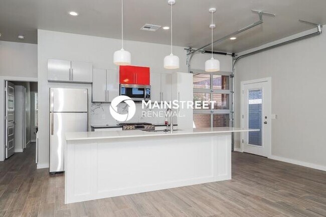 Building Photo - 3 Bedroom Pet-Friendly Home in Oklahoma City, OK with Main Street Renewal