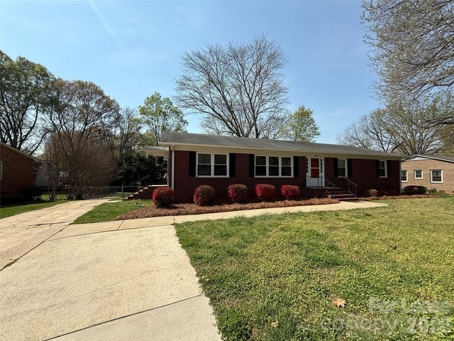 Building Photo - 851 Fieldstone Rd