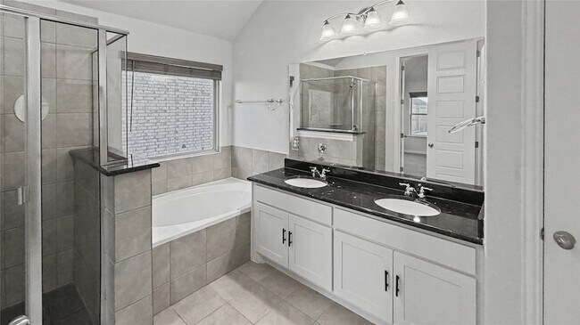 Building Photo - 16617 Hidden Cove Dr