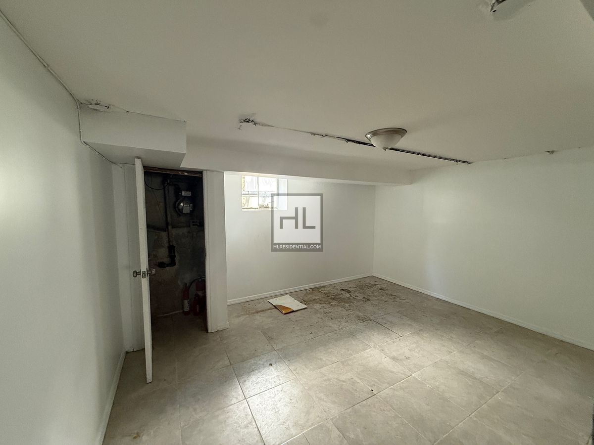 Building Photo - 341 Little Clove Rd