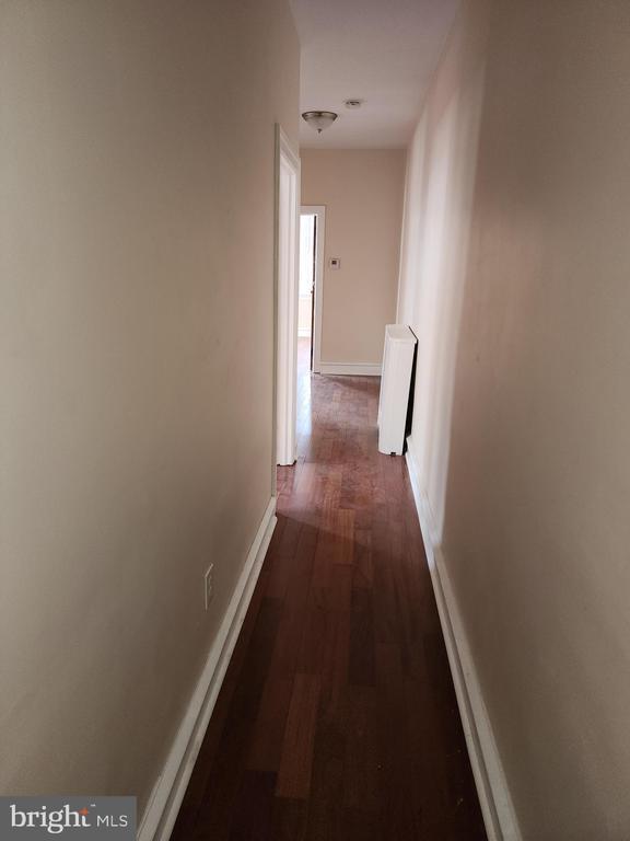 Building Photo - 419 W Grange Ave