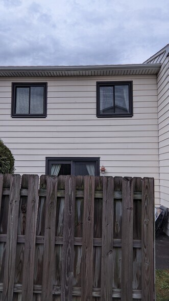 Building Photo - 539 French Rd