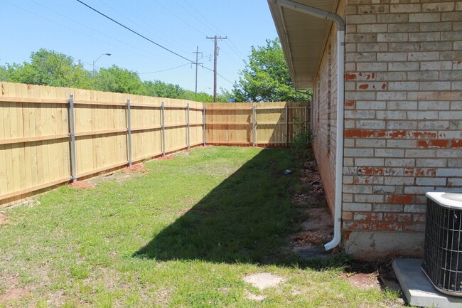 Building Photo - Better Than New! W/appliances!