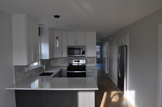 Building Photo - 2720 N Menard Ave