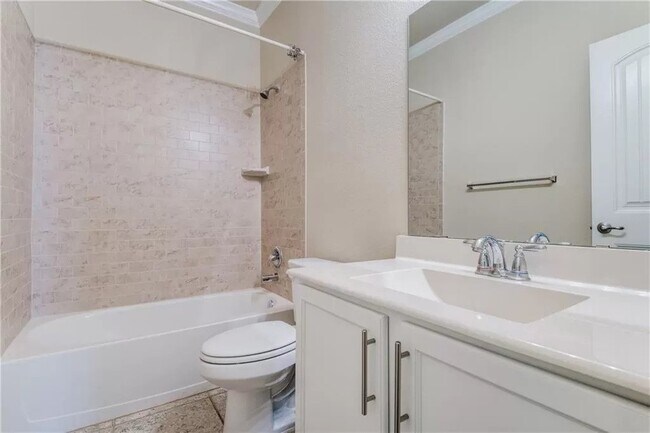 Building Photo - 840 English Ivy Dr