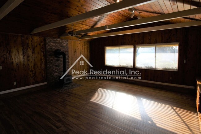 Building Photo - Charming 3bd/2ba Foothill Farms Home With 2 Car Garage!
