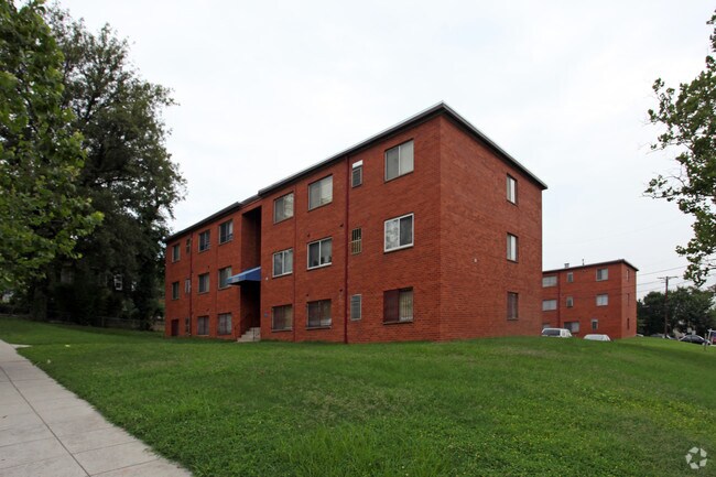 Building Photo - 2650 Q St SE