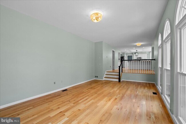 Building Photo - 8608 Oak Brook Ln