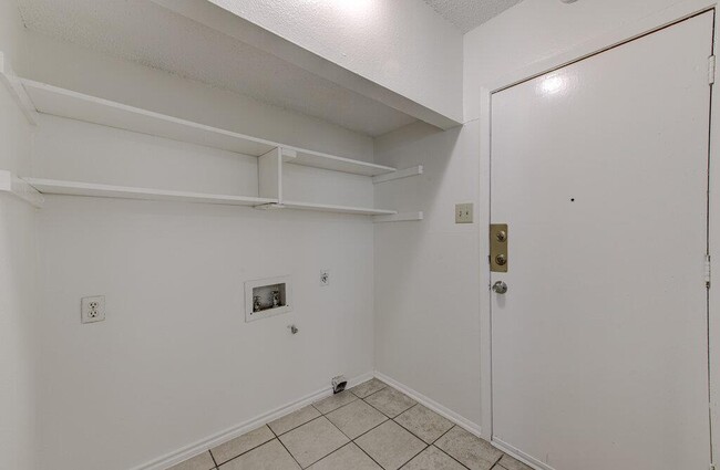 Building Photo - 7111 Dan-Jean Dr