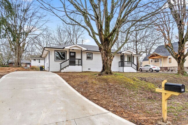 Building Photo - 904 Richardson St