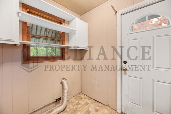 Building Photo - 2511 Woodland N