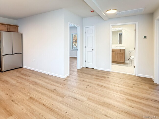 Building Photo - 4332 Albany Post Rd