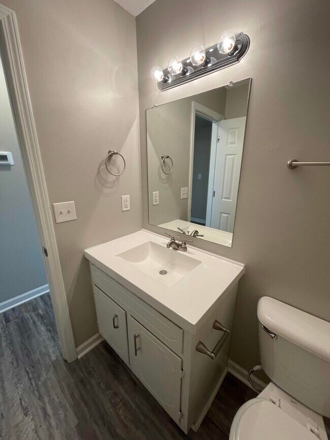 Building Photo - 320 Donna Dr