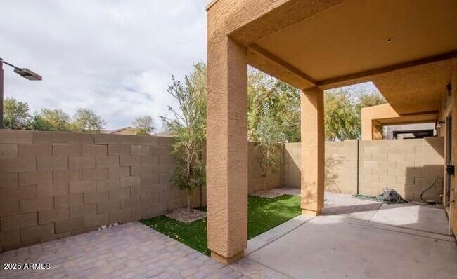 Building Photo - 2401 E Rio Salado Pkwy