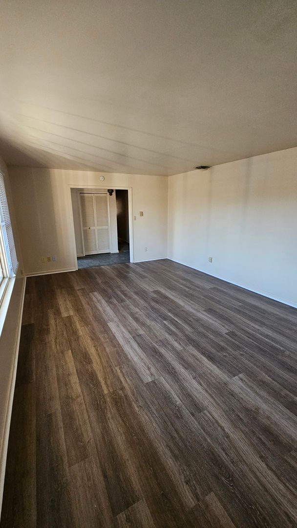 Building Photo - Spacious Single Family Home