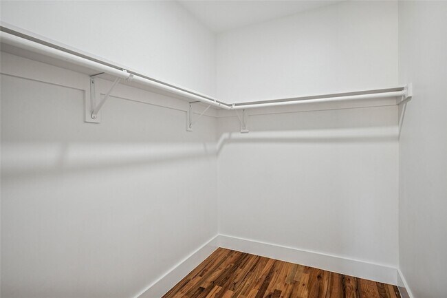 Building Photo - 9946 Kilarney Dr