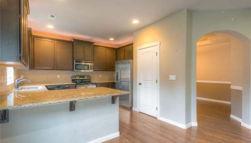 Building Photo - 3800 Southlake Dr SE