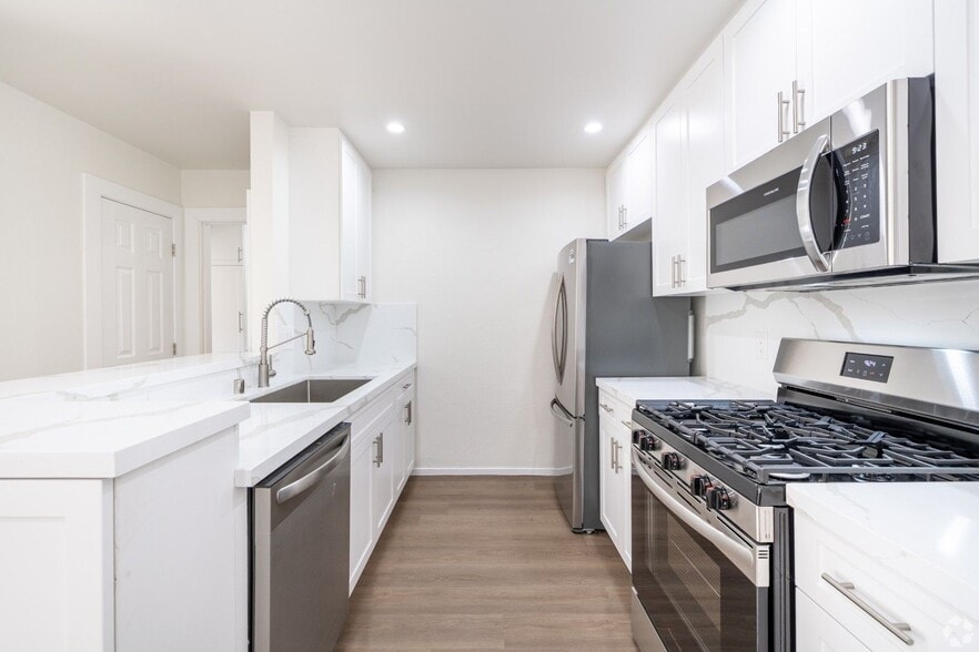 Interior Photo - Enclave 693