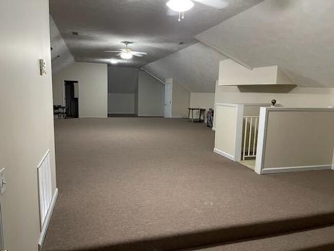 Building Photo - Beautiful, 5-bedroom home in a quiet subdi...