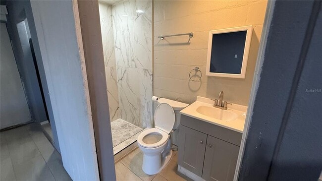 Building Photo - 1418 Queensway Rd