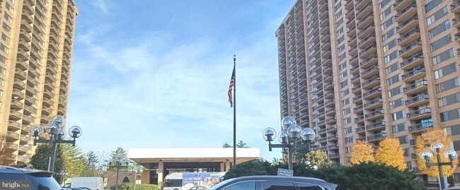 Building Photo - 3705 S George Mason Dr