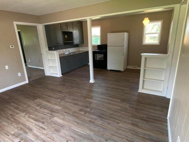 Building Photo - 114 E Russell St