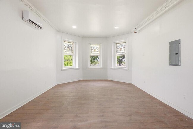 Building Photo - 6012 Ridge Ave