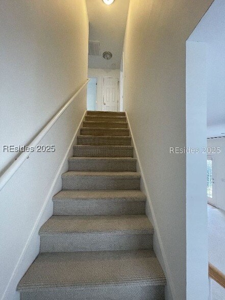 Building Photo - 15 6th Ave