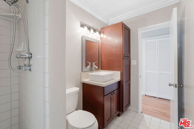 Building Photo - 248 S Doheny Dr