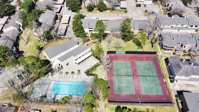 Building Photo - 12823 Briarwest Cir