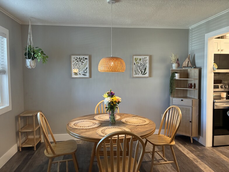 Building Photo - 511 Robin Dr