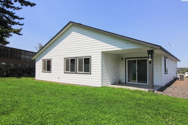 Building Photo - 3 Bed/2 Bath Southeast Kennewick Home