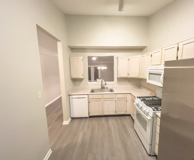 Building Photo - Beautifully Renovated Brownsburg Home