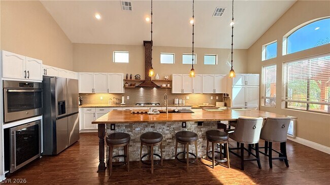 Building Photo - 10633 Adamsong Ave