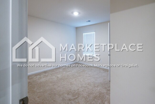 Building Photo - 559 Post Oak Ln