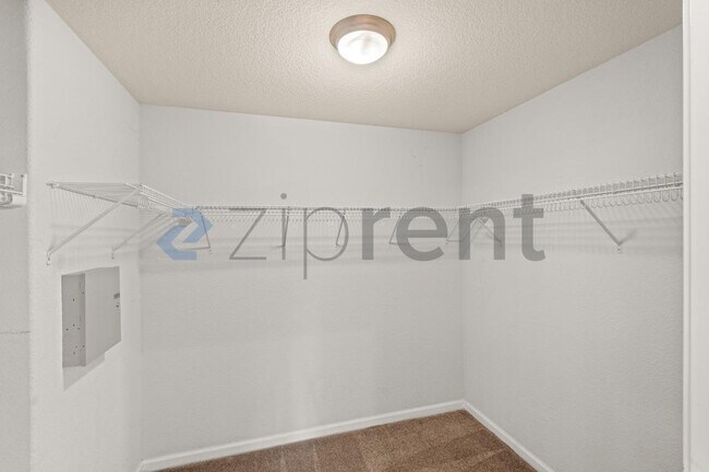Building Photo - Unit