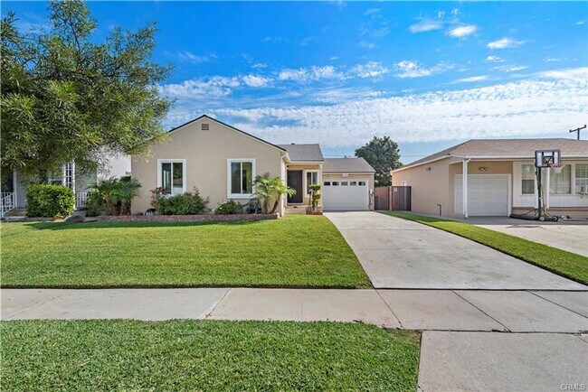 Building Photo - Charming Lakewood Home