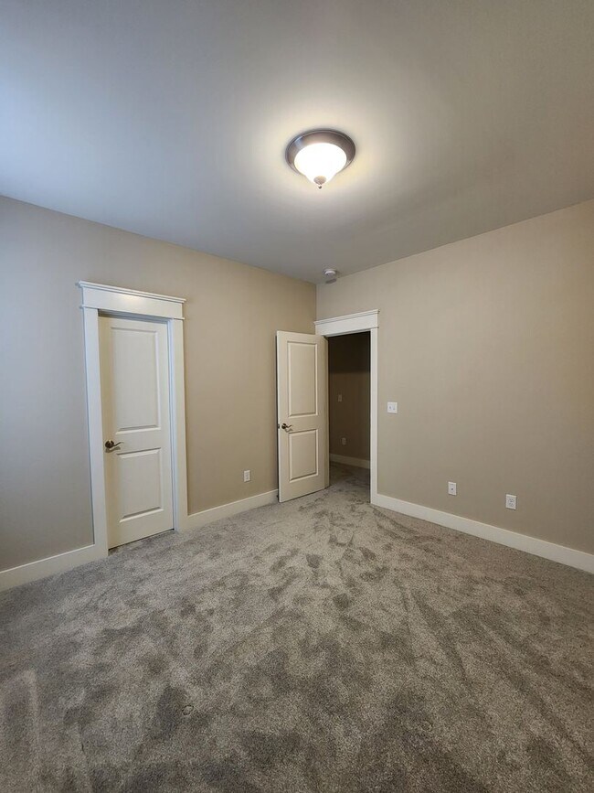 Building Photo - Black Mountain-Sweet Birch Commons***