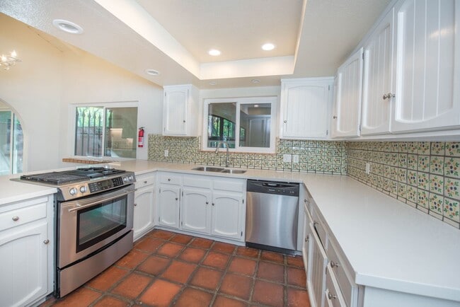 Building Photo - Anaheim Hills