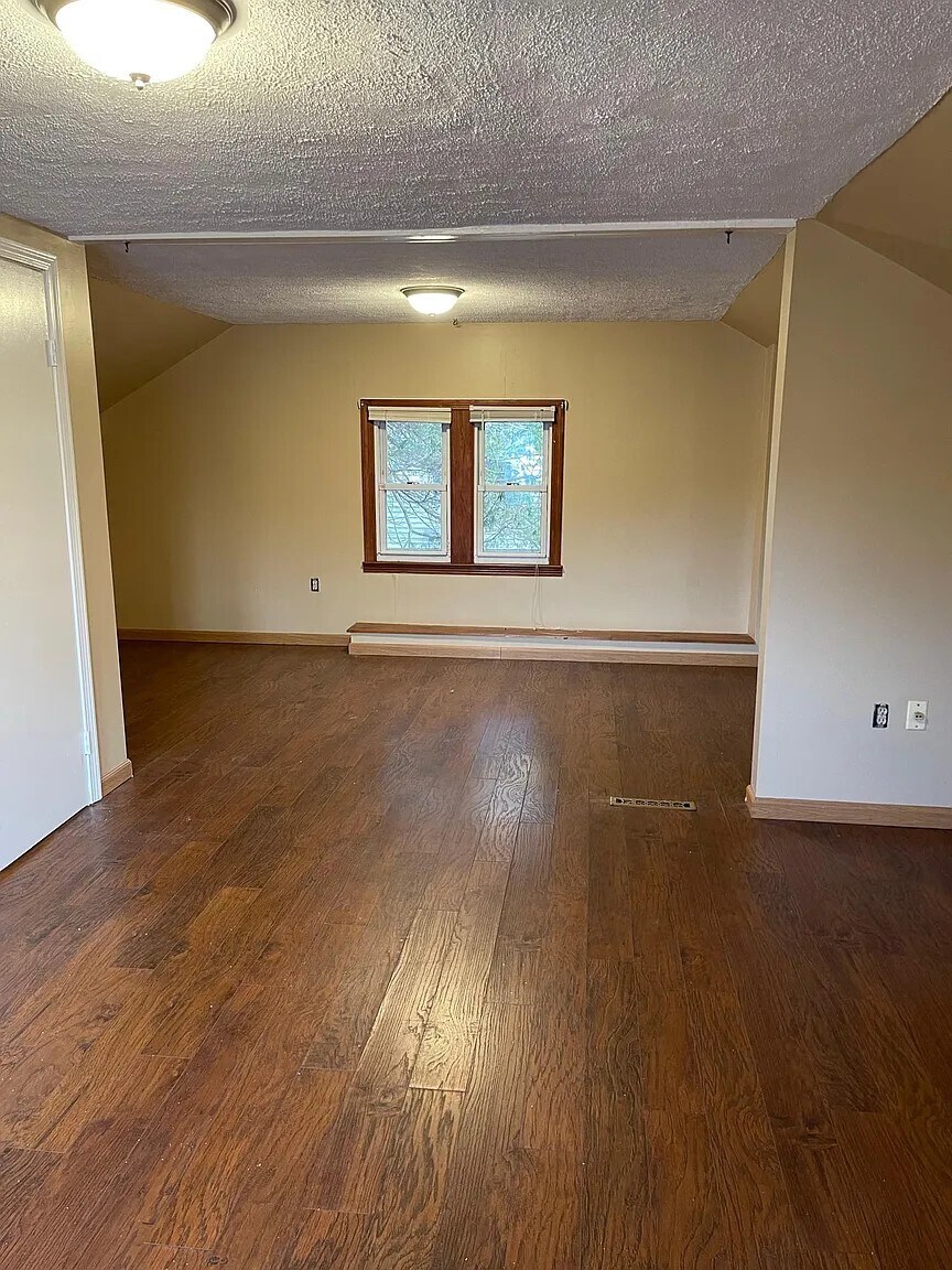 Building Photo - 33 Woodbine St