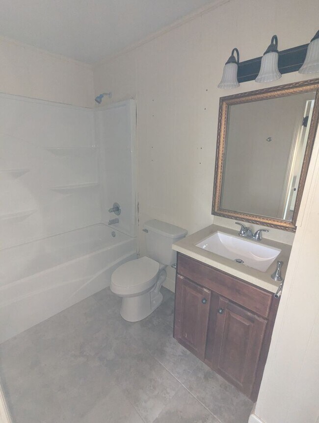 Building Photo - 2 Bedroom 1 Bath Home in Coker